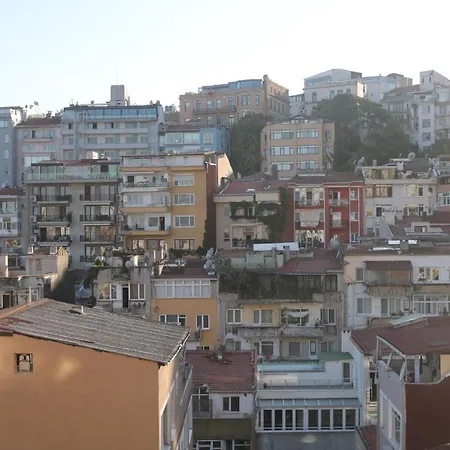 Casa de hóspedes One In The Heart Of / 100 Mt Taksim Istambul