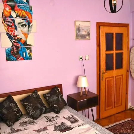 Casa de hóspedes One In The Heart Of / 100 Mt Taksim